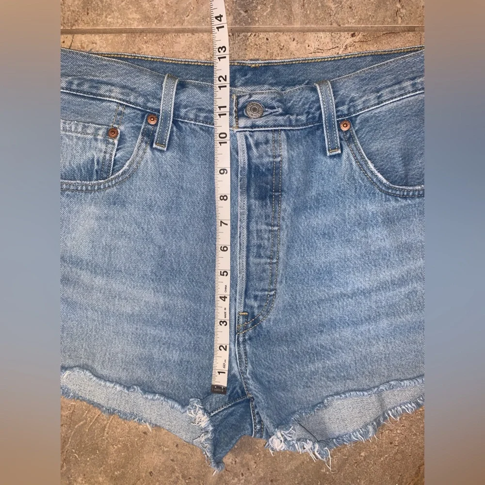 LEVI’S | 501 Denim Jean Shorts in Luxor Baked Light Wash, Size 33